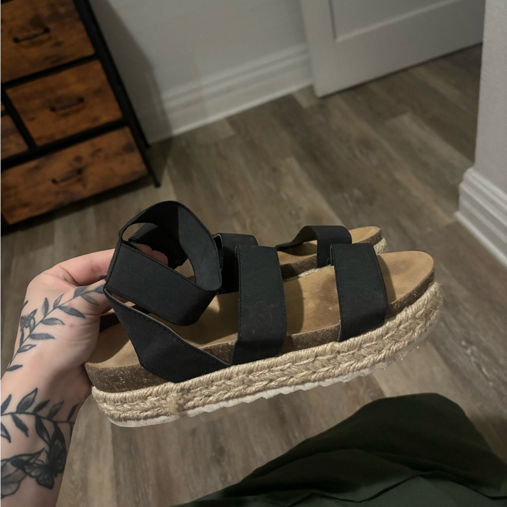 Elastic band sandals